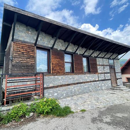 Villa Casuta De Piatra Buşteni Exterior foto