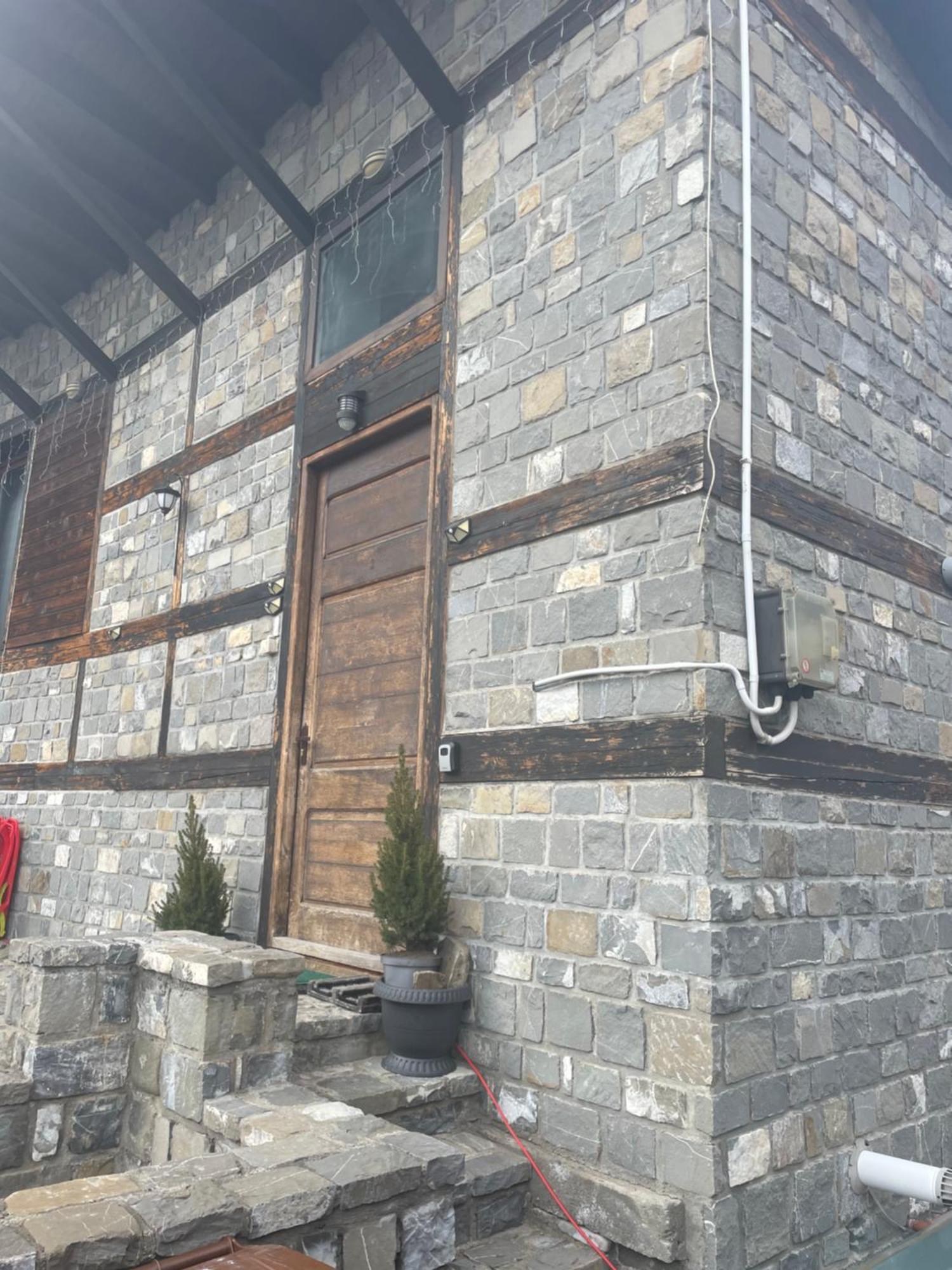 Villa Casuta De Piatra Buşteni Exterior foto